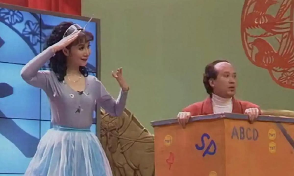 从蔡明扮机器人，到机器人陪蔡明，春晚走了30年