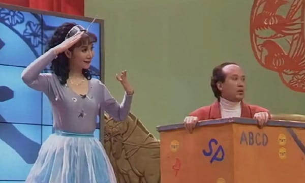 从蔡明扮机器人，到机器人陪蔡明，春晚走了30年